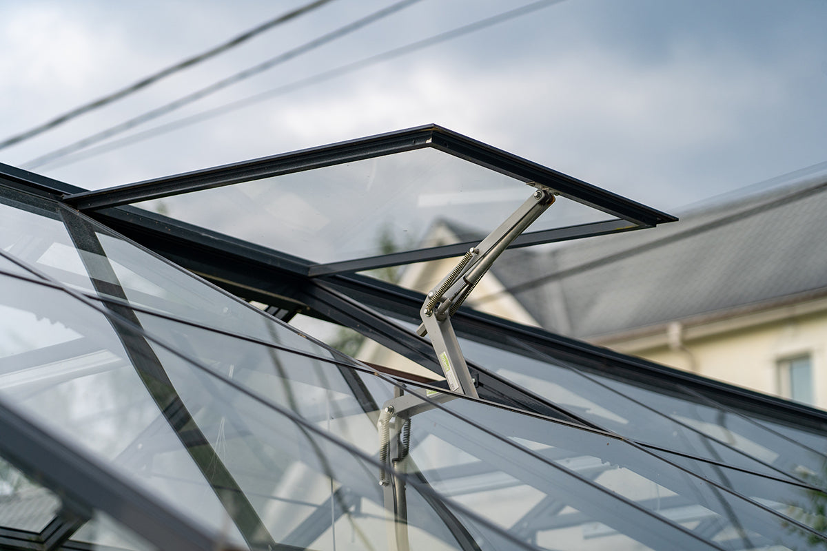 Garden gadgets - automatic greenhouse vents